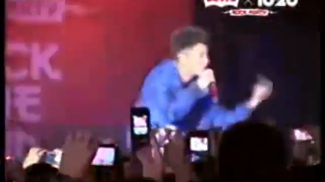Edison Chen - Running @ Levi's×1626 Rock The Young смотреть онлайн