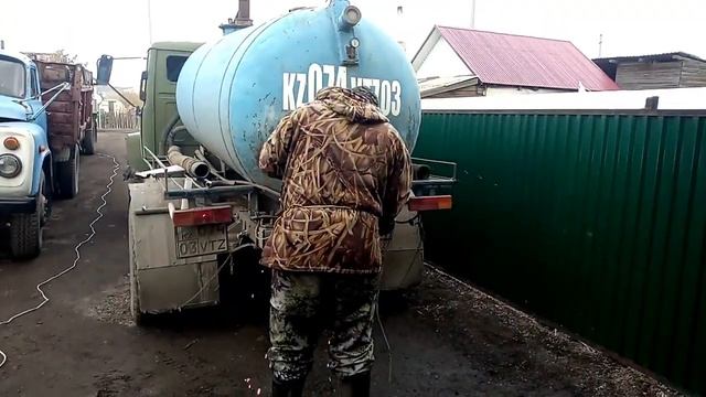 Ассенизаторская машина ГАЗ 3307 установка мерки на бочку. для визуального контроля заполнения.