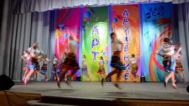 Хореографическая группа "Мечта" и "Звёздочки" - "Деревенские девчонки". смотреть онлайн