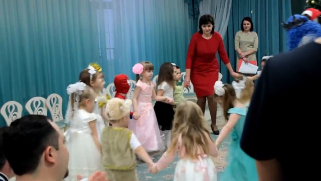 Первый новогодний утренник в детском саду у Мелисы смотреть онлайн
