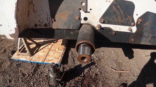 Bobcat axle seal replacement with Speedi Sleeve Seal Saver S160 смотреть онлайн