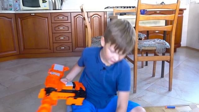 Арсений Забрал МОЙ ПОДАРОК. НЕРФ битва. Брос Шоу смотреть онлайн