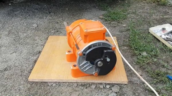 Вибромотор  "Красный Маяк ИВ- 98Е". Вращение дебалансов.