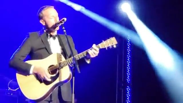 Chris Martin performing with Will Ferrell on cowbell (2018) смотреть онлайн