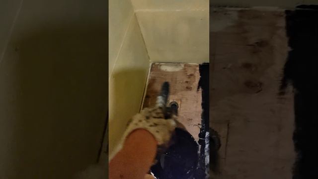 гидроизоляция не
большой ванной комнаты.
Основание фанера, стены гкл. смотреть онлайн