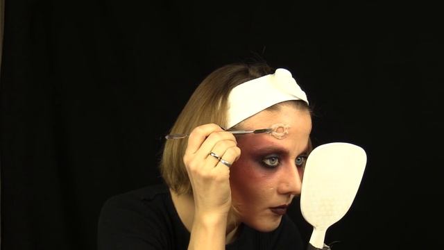 Дьявольский образ на Halloween. Демонические Рога смотреть онлайн