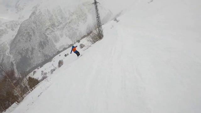 Чегет, спуск на сноуборде от кафе Луна смотреть онлайн