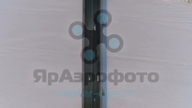 Вид с высоты на Юбилейный мост в Ярославле и дорожные развязки. Зима. Аэросъемка (3) смотреть онлайн