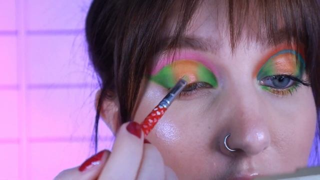 ЯРКИЙ ЦВЕТНОЙ МАКИЯЖ НА ПОДЛОЖКАХ / Makeup Revolution Bird of Paradise / NYX, Divage, Vivienne Sabo смотреть онлайн
