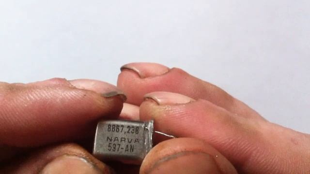 Разбор кварцевого резонатора NARVA 597-AN смотреть онлайн