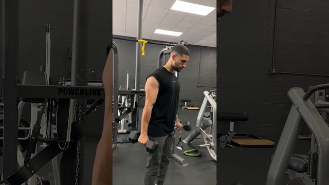 Do this to be a pro at the bicep curl ✅ #fitnessmadeeasy #easytips #exercisetutorial смотреть онлайн