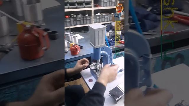 Пневматический Пресс для обрезки тканей и обтяжки пуговиц смотреть онлайн