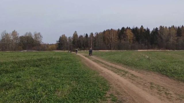 гонки по полю Irbis virago 110 против kayo tt125 с( пассажиром )вот это финал! смотреть онлайн