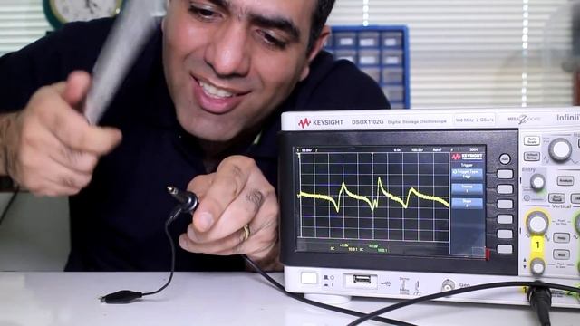 The Case of the Charged Comb (ElectroBOOM101-002-01) смотреть онлайн