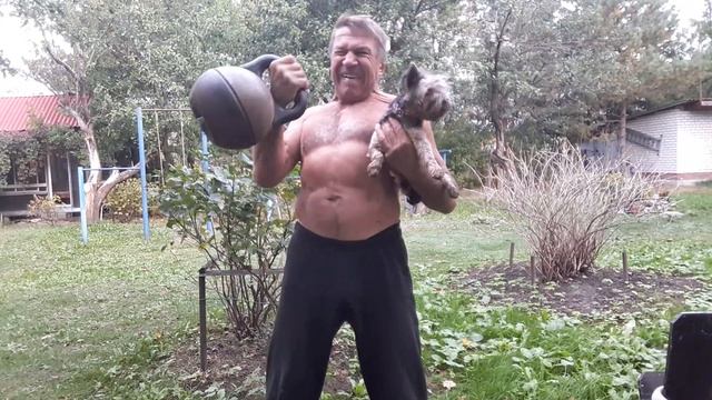 Гиря 24 кг. Как ее и Марусю поднимать на бицепс. смотреть онлайн