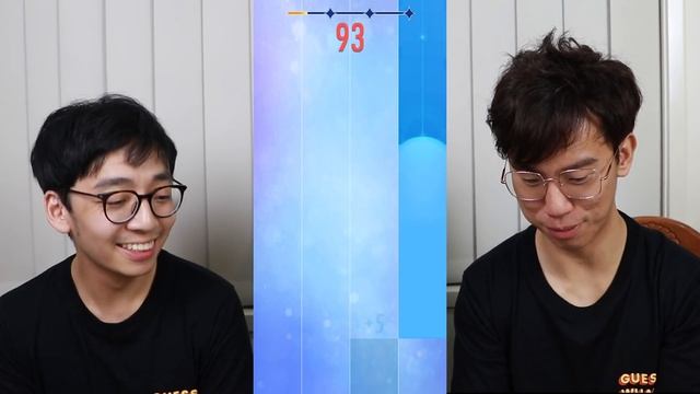 Classical Musicians Play Rhythm Games (Piano Tiles) смотреть онлайн