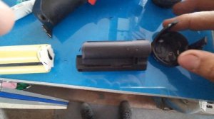 Переделка за 2 минуты.  Зелёный аккумулятор Bosch на синий инструмент.