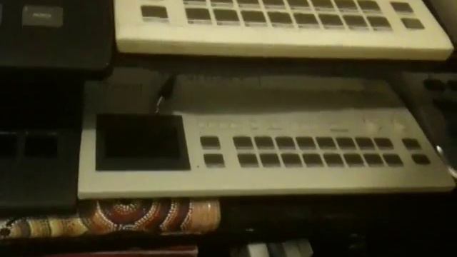 DrumMachineJamRolandTR505/626YamahaRY30AkaiXR10KorgDDD1 смотреть онлайн