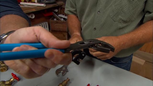 Plumbing Tool Essentials for Beginners | Ask This Old House смотреть онлайн
