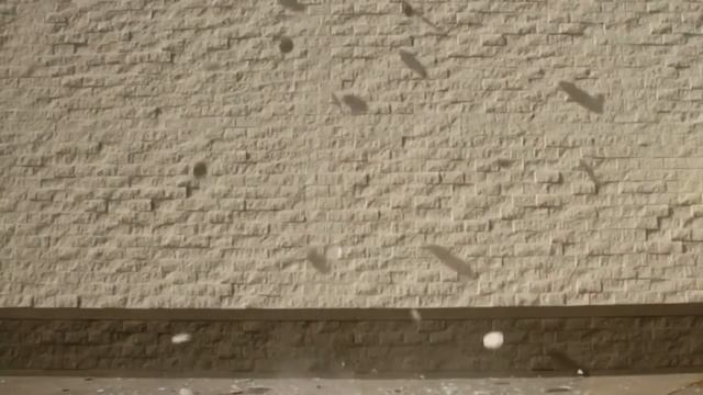 Падащи чинии (кратко видео, БГ аудио) смотреть онлайн