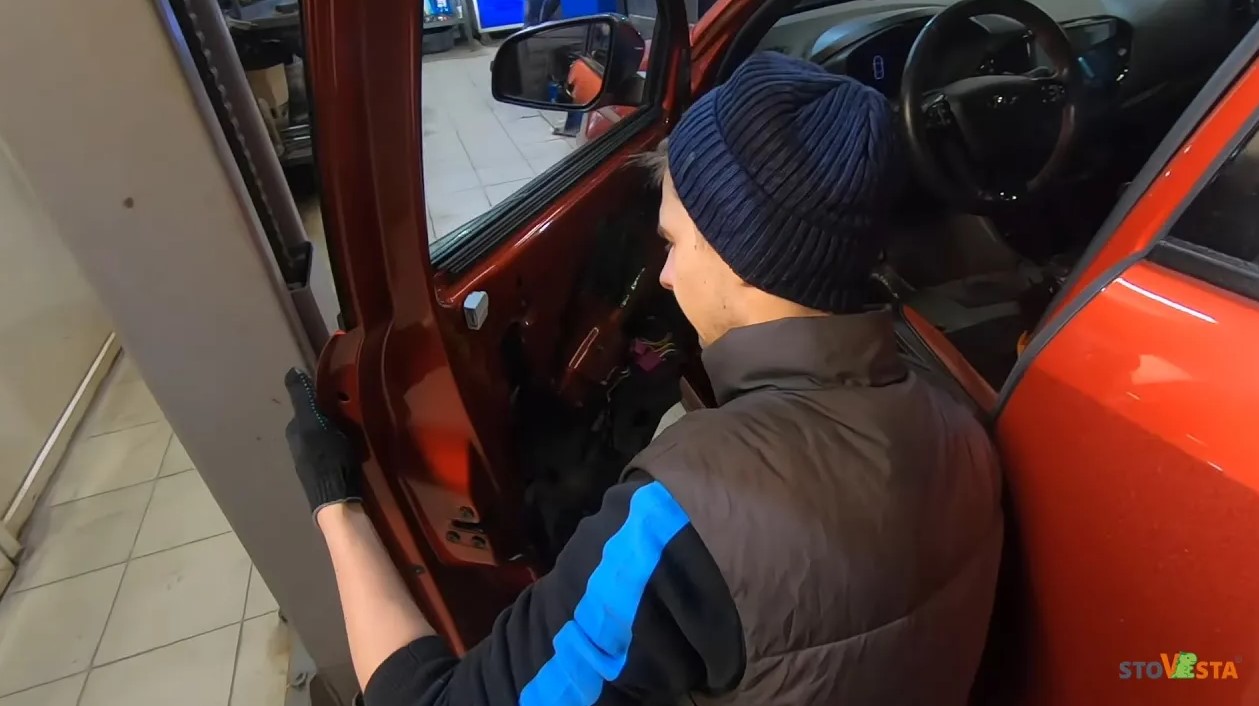 Замена механизма открытия двери на Лада Веста смотреть онлайн