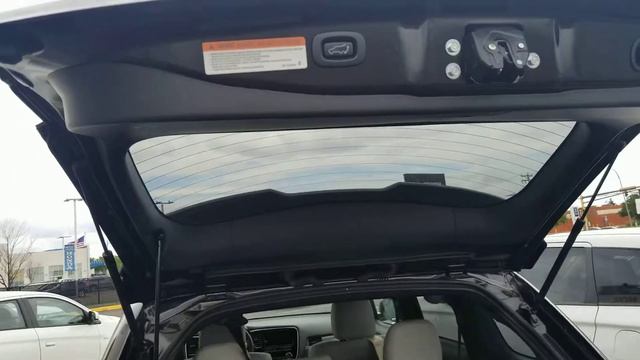 2020 Mitsubishi Outlander power liftgate.