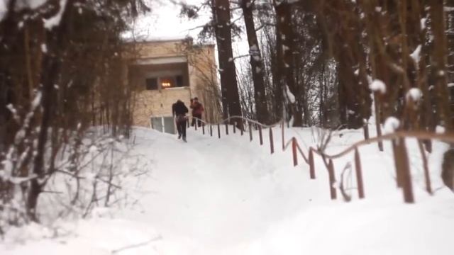 Функциональная тренировка: Спринт в горку с утяжелителями смотреть онлайн