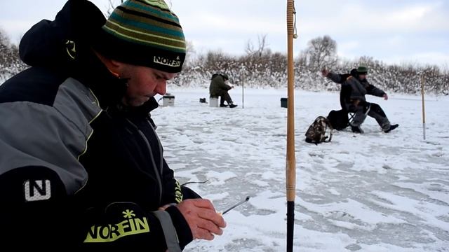 Ловля на безмотылку. Рыбалка вместе с Д. Корзенковым смотреть онлайн