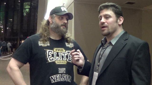 Kung Fu Fighting Big Country Roy Nelson vs Dan The Wolfman Chi Sao! смотреть онлайн