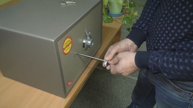 Вскрытие сейфового замка MAUER мауэр смотреть онлайн