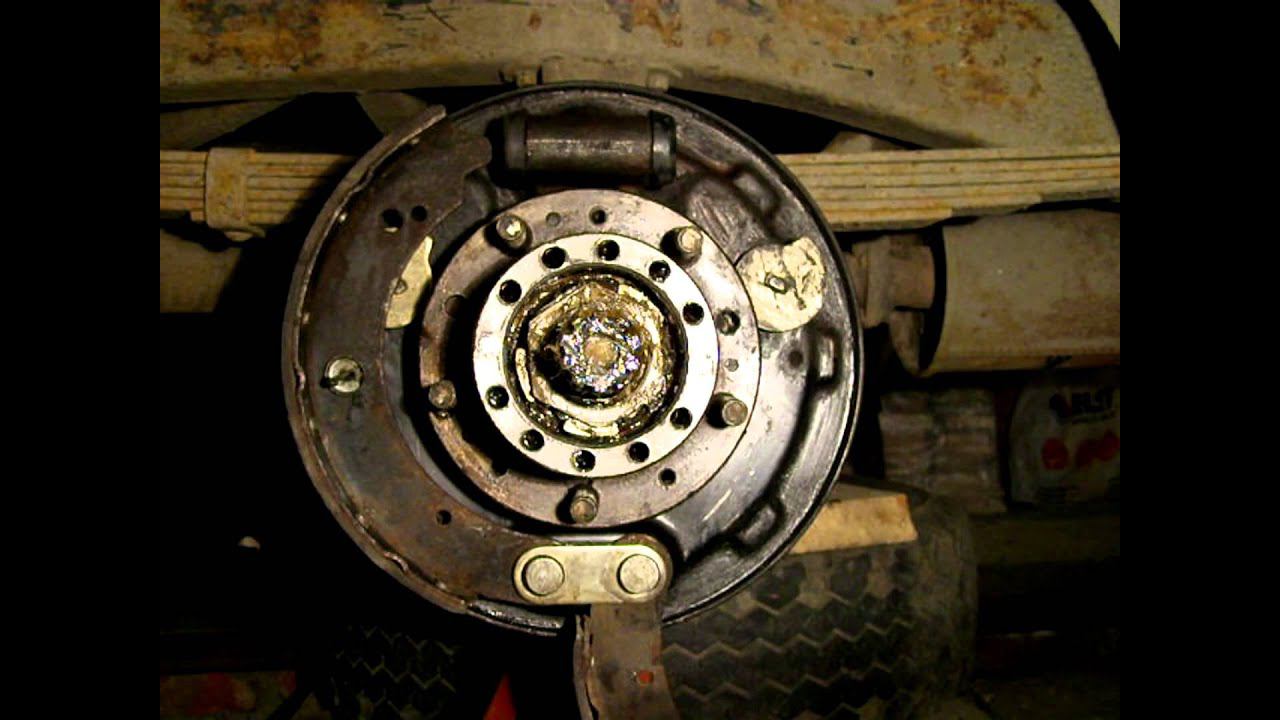 Установка задних тормозных колодок смотреть онлайн