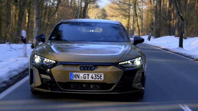 2021 Audi RS e-tron GT (646 hp): exterior rolling shots + sound смотреть онлайн