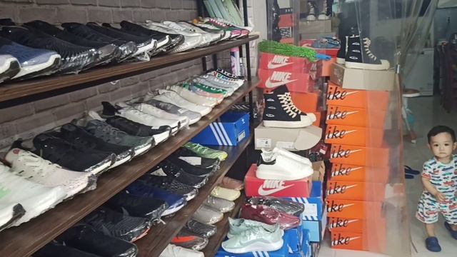 21.12.2021 Магазин кроссовок Kho Sneaker Store, 189 Nguyen Thi Minh Khai, Nha Trang. смотреть онлайн