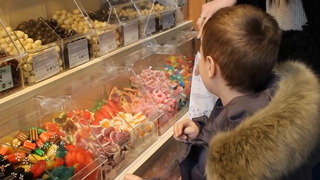Много конфет и сладостей покупаем в магазине Many Candies And Sweets Buy In The Store #Fastsergey