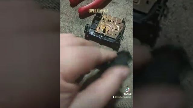 Ремонт регулятора оборотов печки Opel Omega A смотреть онлайн