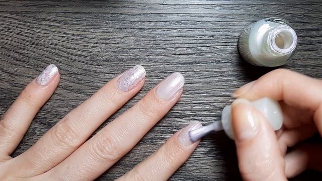 Маникюр с блестками/обычный лак смотреть онлайн
