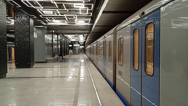 Метро поезд 81-760 "Ока" отправляется со станции "Говорово" смотреть онлайн