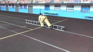 Переноска и подвеска штурмовой лестницы в окно 2 этажа учебной башни