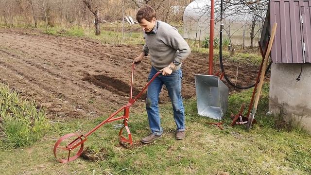 Ручной окучник Тяни-толкай универсальный. смотреть онлайн