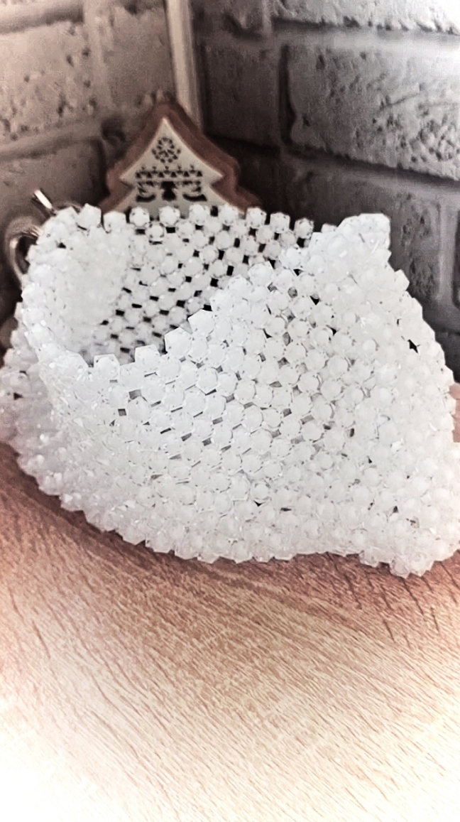 Плетём из бисера сумочку. Готовая сумочка из бисера. смотреть онлайн