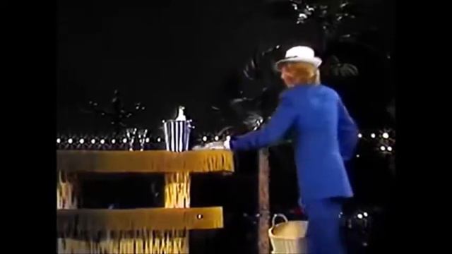 Barry Manilow – Copacabana – Music Video смотреть онлайн