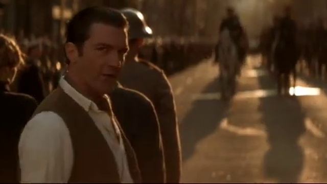 Evita Banderas Oh What a Circus смотреть онлайн