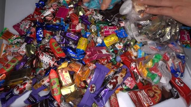 Взял на пробу Гору Конфет. Планы: обзоры конфет, обзоры продуктов питания, плейлисты видео смотреть онлайн