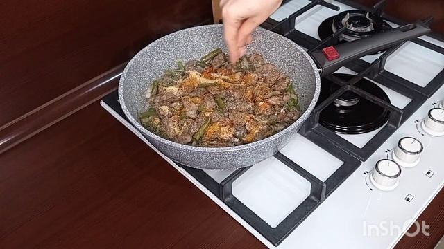 Необыкновенно вкусный ужин за 30 минут. Куриная печень тушёная с фасолью и луком в сметане