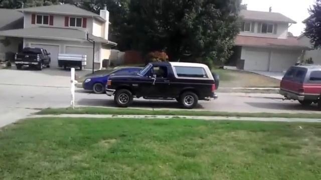 1989 Ford Bronco 5.0l vs 6.2l diesel Suburban смотреть онлайн