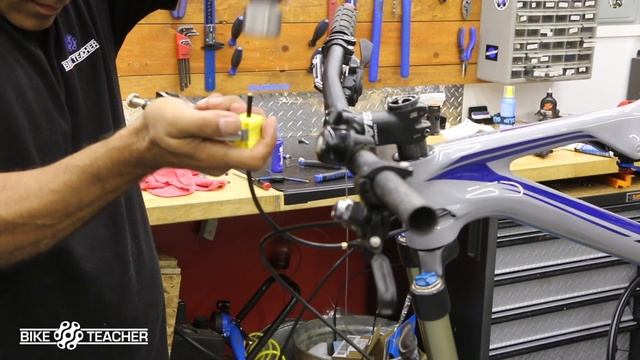 How To Install a Barb & Olive in a Shimano hydraulic hose line. смотреть онлайн