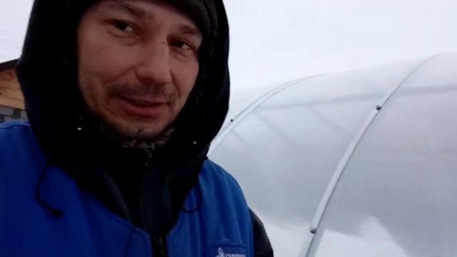Обшивка сборной теплицы поликарбонатом. Часть 2 смотреть онлайн