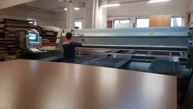 Пилим ЛДСП на раскроечном центре с ЧПУ смотреть онлайн