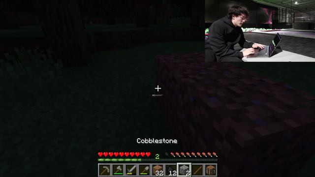 DO NOT PLAY MINECRAFT AT 3AM!! (CREEPER IN REAL LIFE) смотреть онлайн
