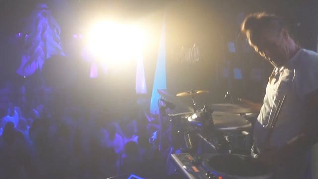 What is house ? Live DJ set housemusic incl percussion смотреть онлайн